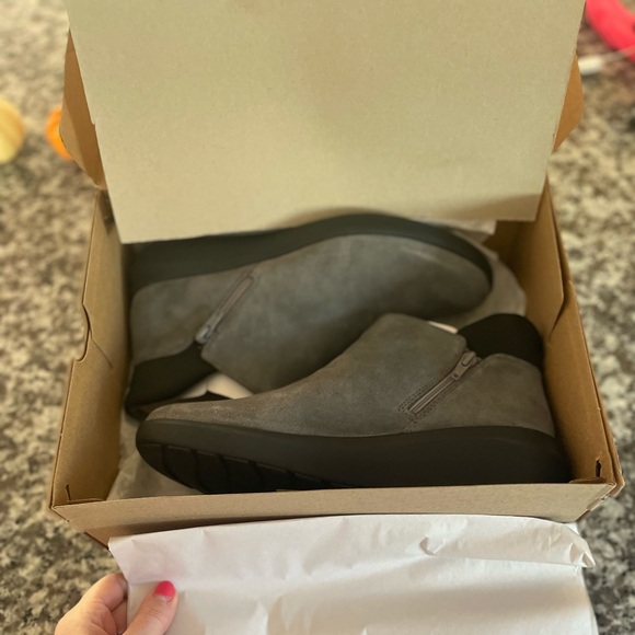 NIB Clarks Kayleigh Gray Booties - Picture 1 of 4